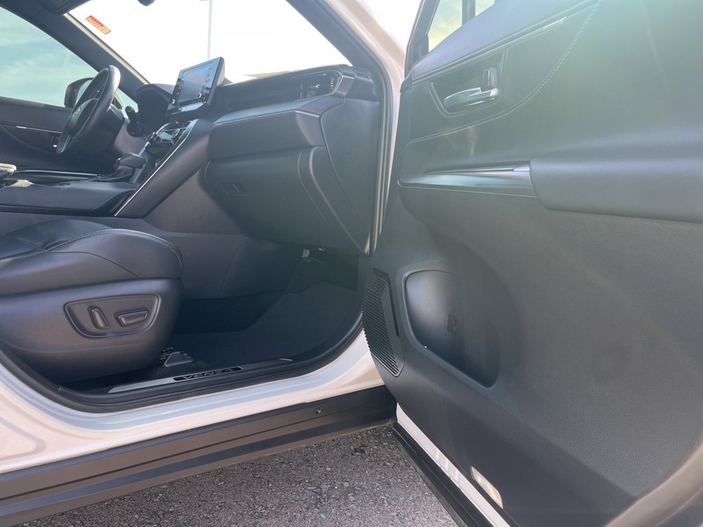 Used 2021 Toyota Venza XLE image 20