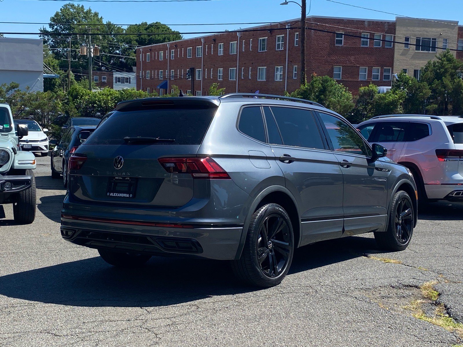Certified 2023 Volkswagen Tiguan SE R-Line FWD image 3