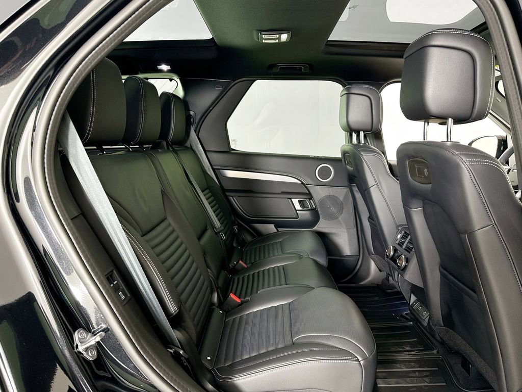 Used 2025 Land Rover Discovery Dynamic SE image 15
