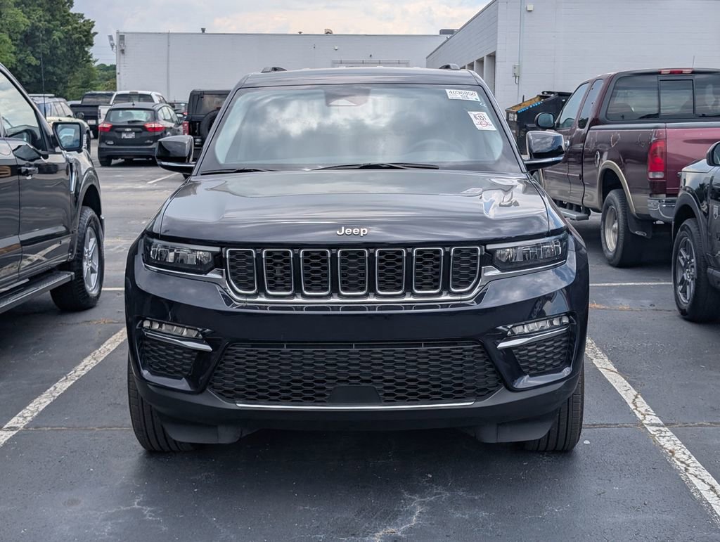 Used 2024 Jeep Grand Cherokee Limited AWD/4WD image 4