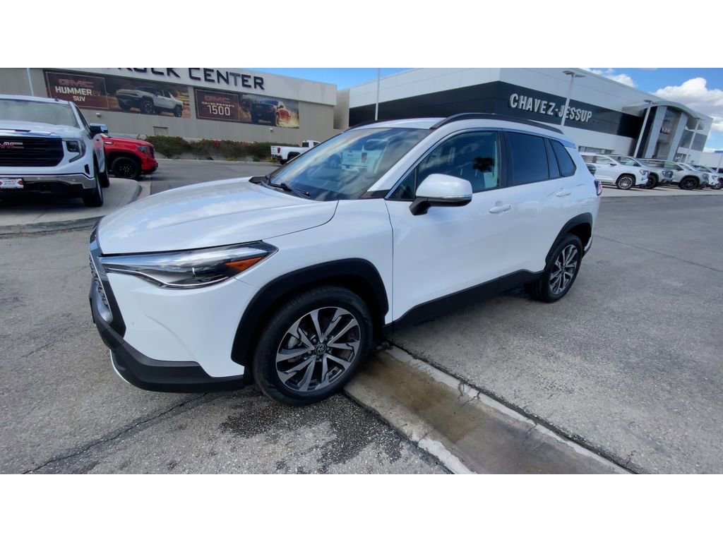 Used 2022 Toyota Corolla Cross XLE AWD/4WD image 4