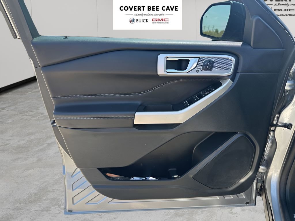 Used 2021 Ford Explorer Limited w/ Equipment Group 301A image 27