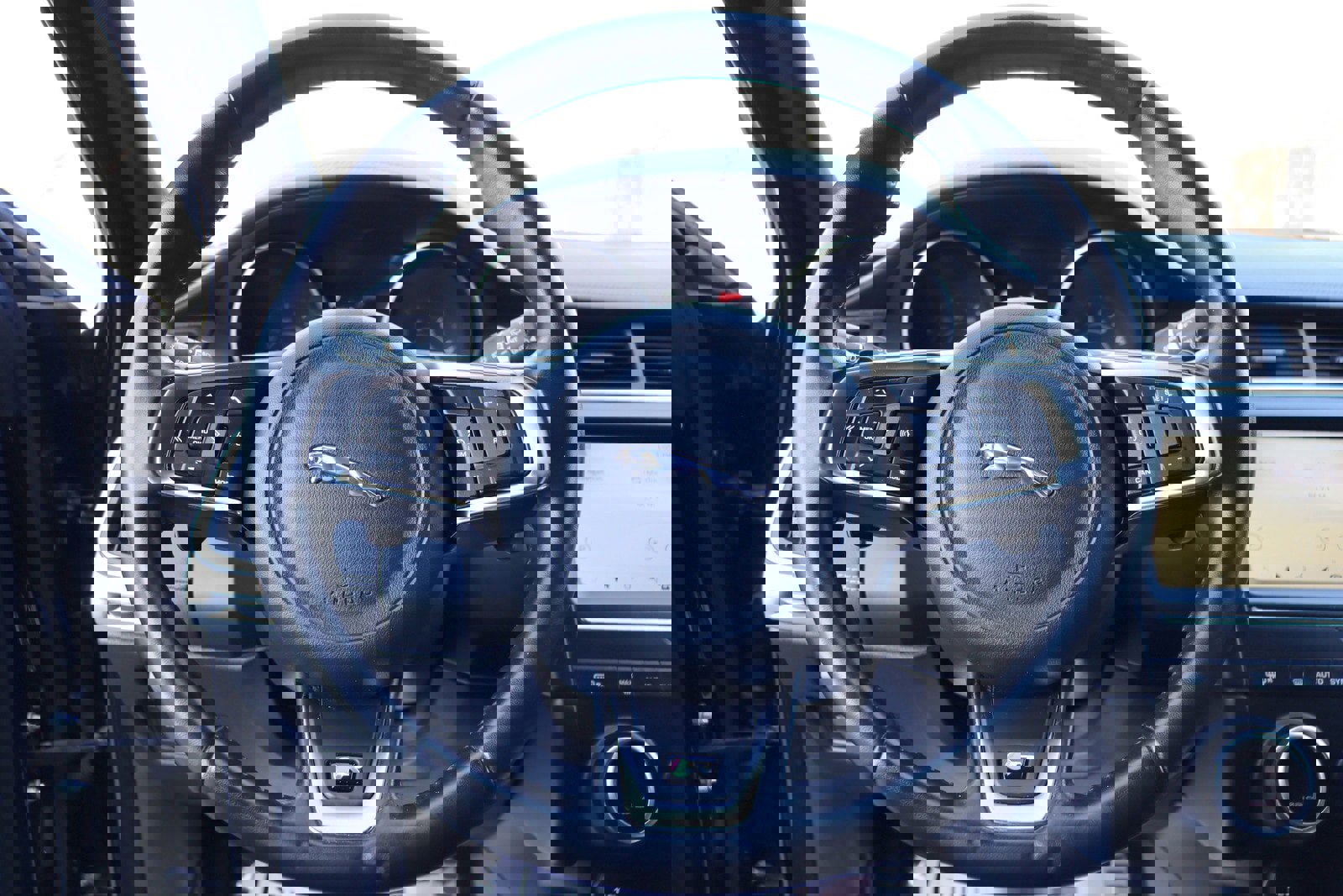 Used 2019 Jaguar E-PACE R-Dynamic S image 28