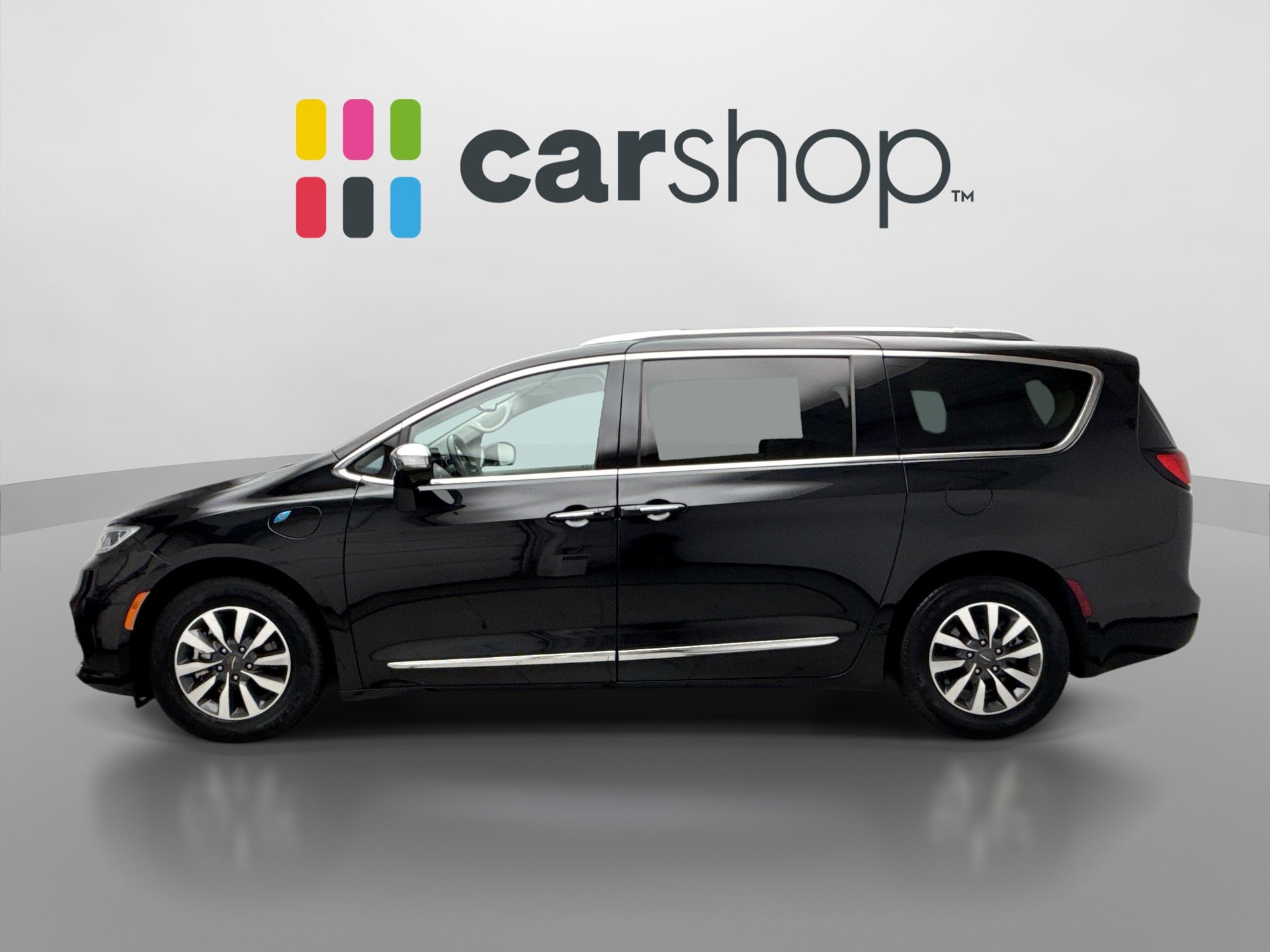 Used 2021 Chrysler Pacifica Limited w/ Premium & Safety Sphere Group FWD image 2
