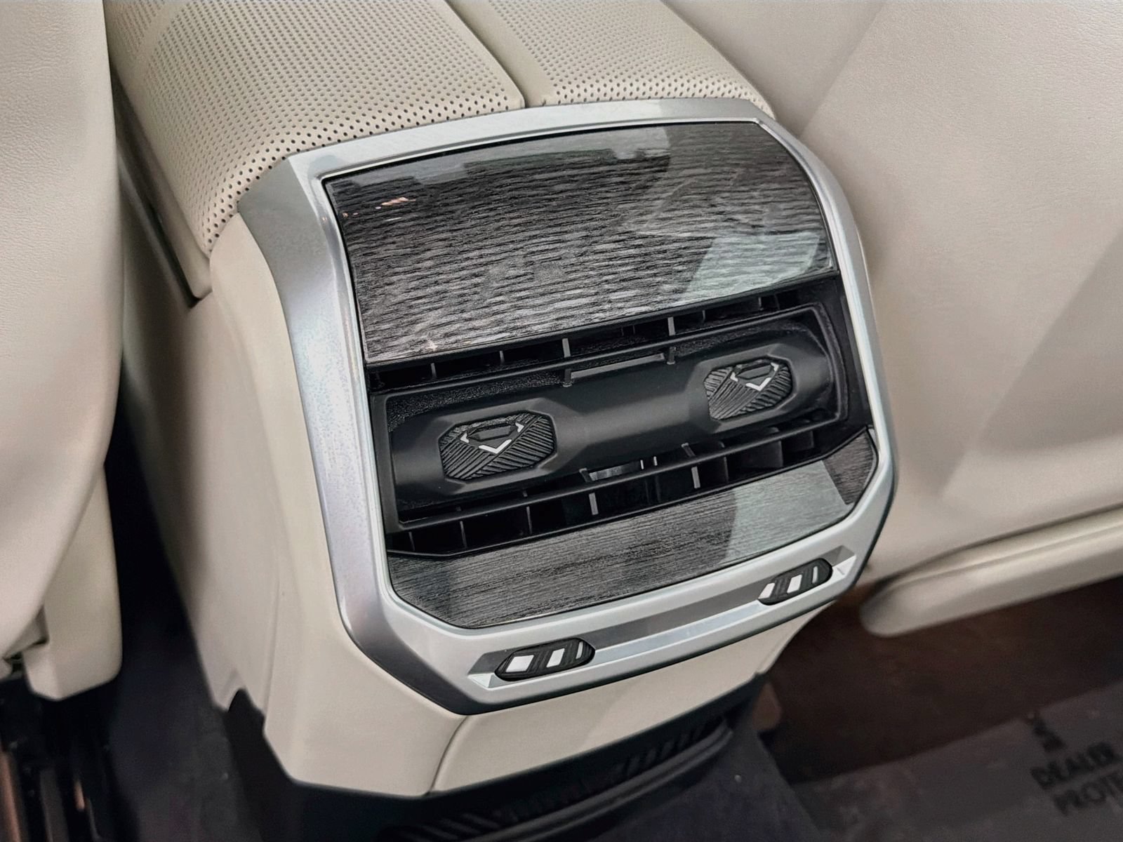 Certified 2024 BMW i7 eDrive50 w/ Executive Package RWD image 27