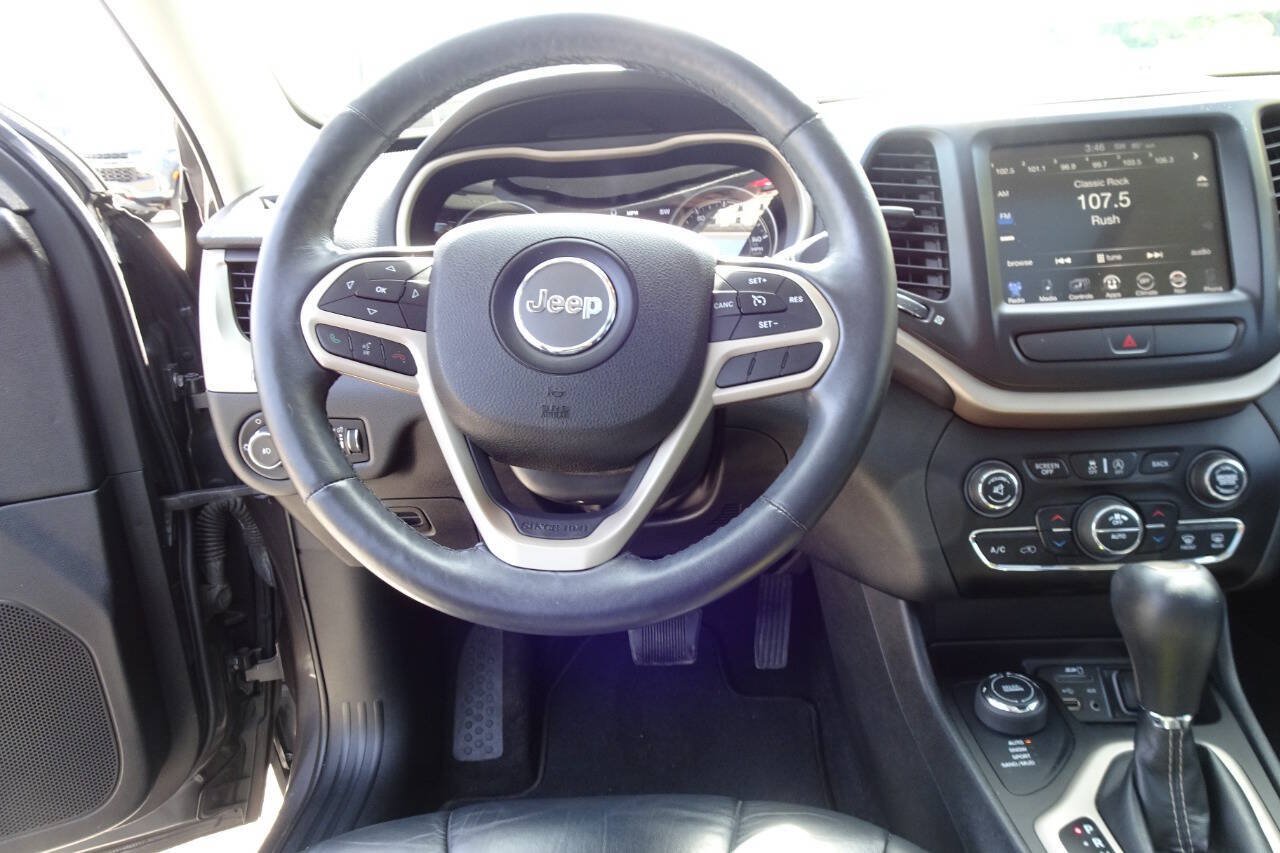 Used 2017 Jeep Cherokee Limited AWD/4WD image 18