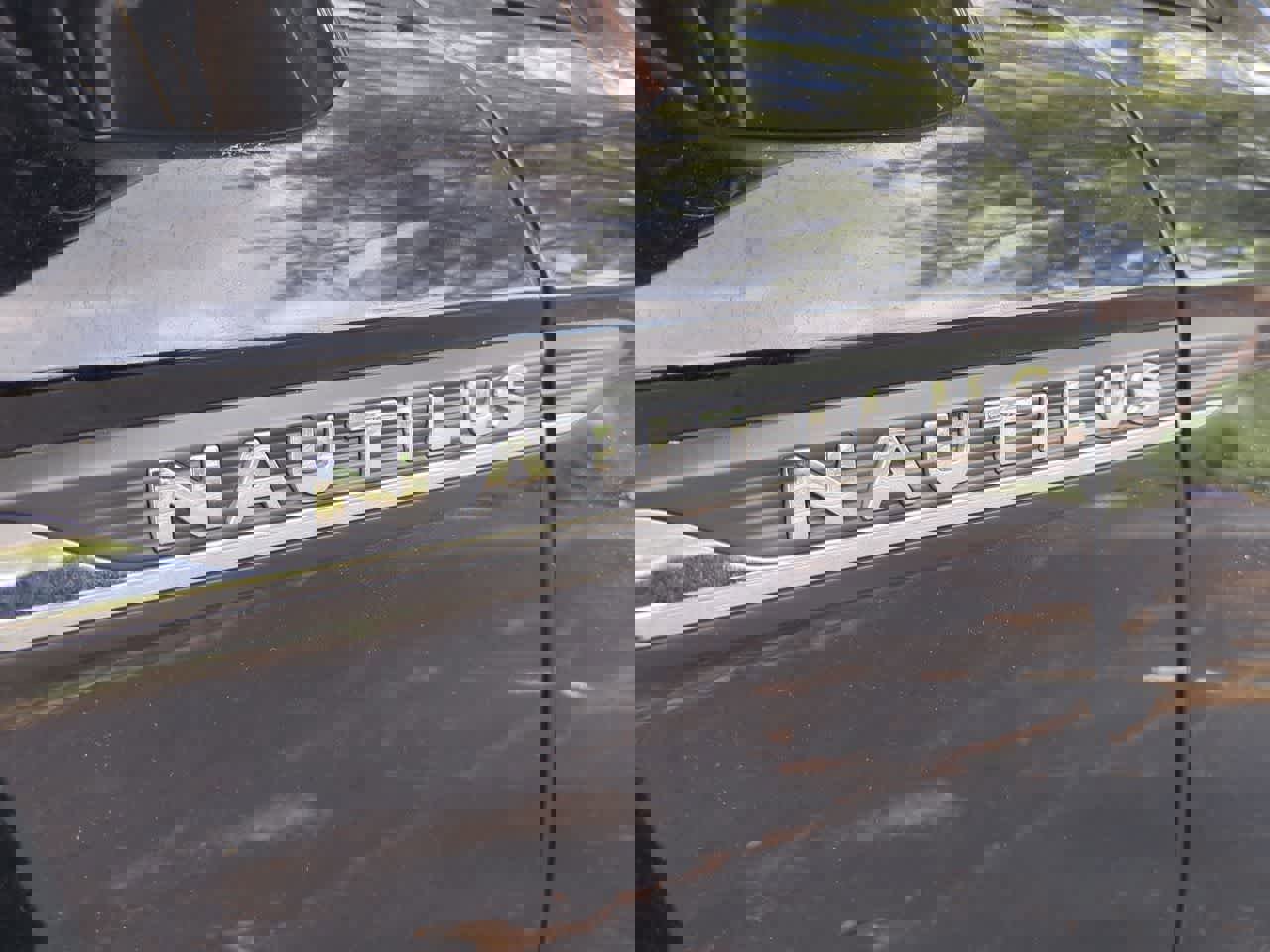 Used 2020 Lincoln Nautilus Reserve image 13