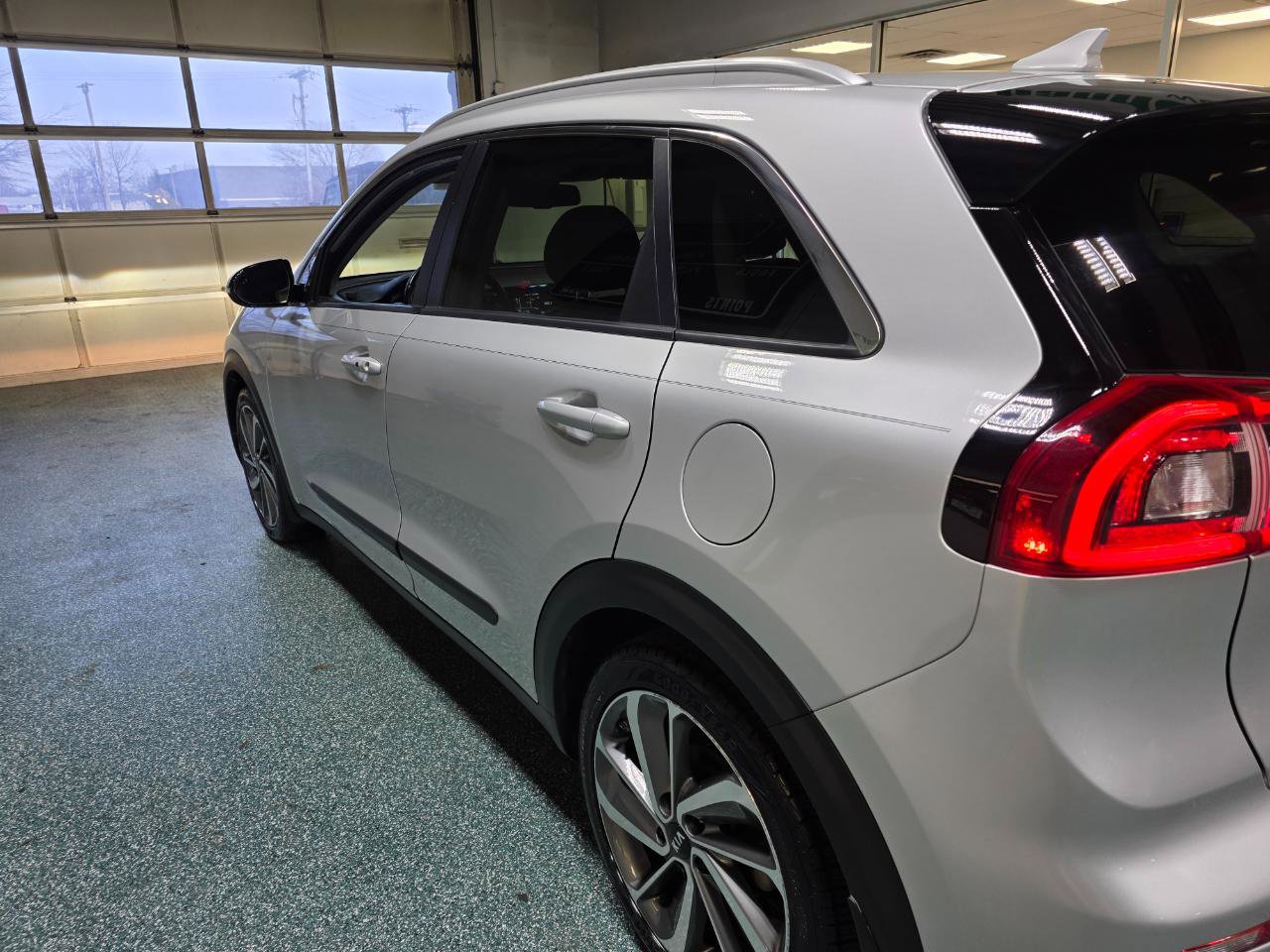 Used 2018 Kia Niro Touring image 10