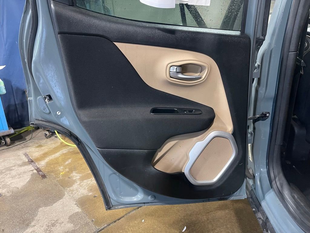 Used 2016 Jeep Renegade Latitude image 18