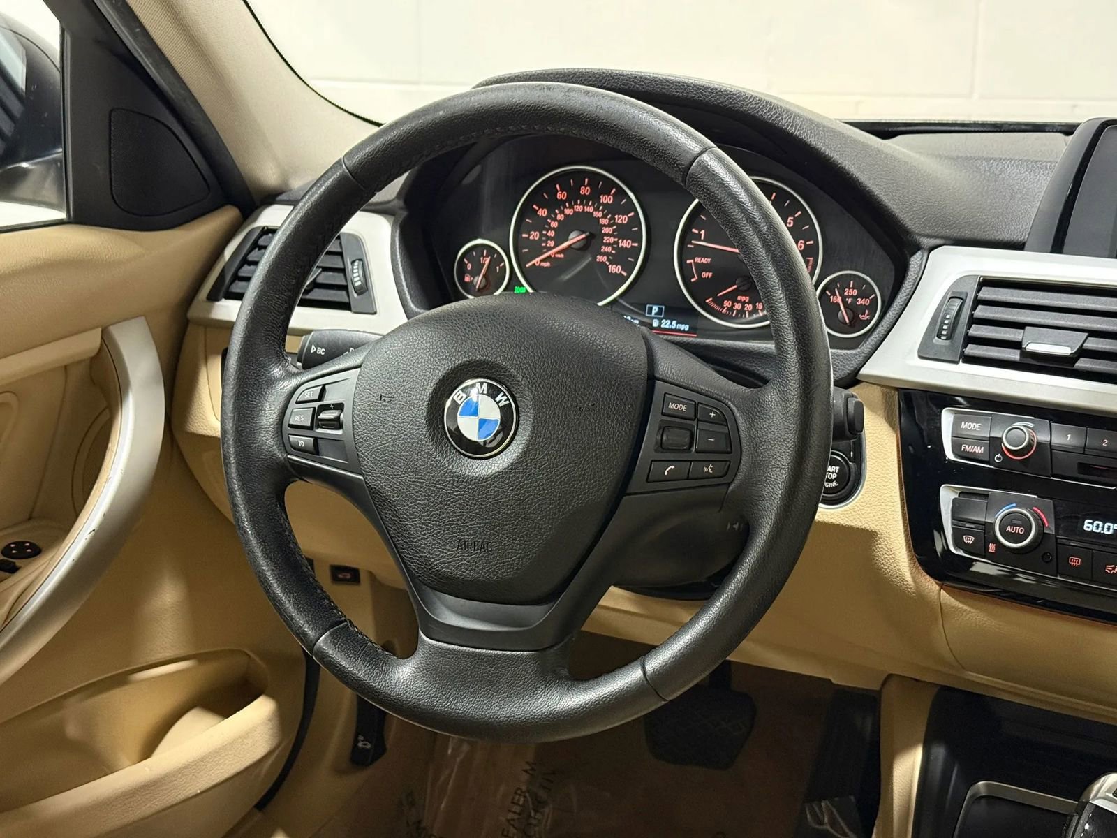 Used 2016 BMW 320i Sedan RWD image 24