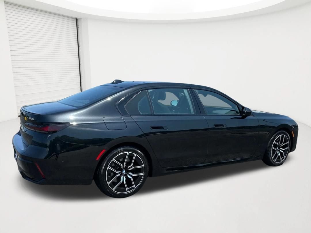 Used 2026 BMW 740i xDrive AWD/4WD image 5
