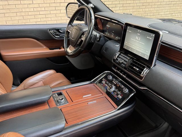 Used 2020 Lincoln Navigator L Reserve w/ Luxury Package AWD/4WD image 22