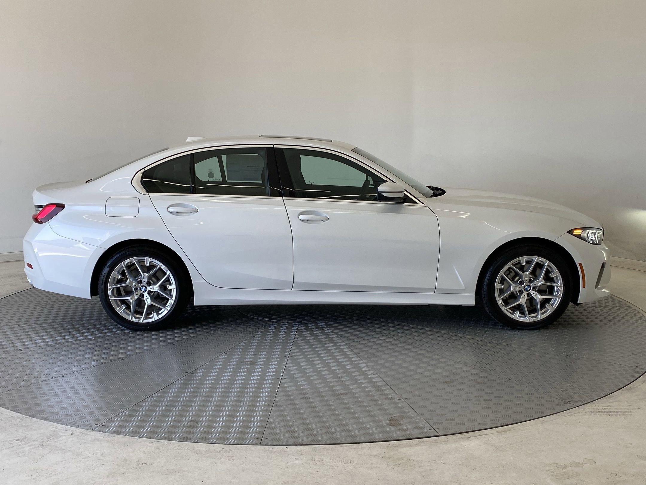 Used 2025 BMW 330i xDrive Sedan w/ Convenience Package image 7