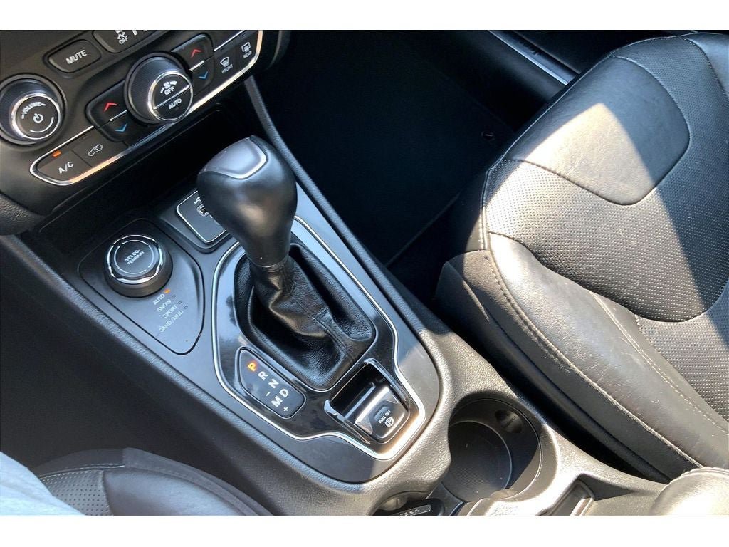 Used 2019 Jeep Cherokee Limited AWD/4WD image 19