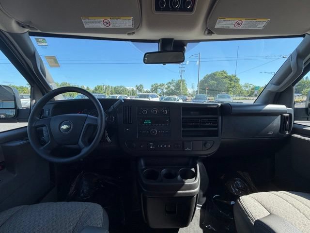 Used 2025 Chevrolet Express 3500 LT w/ LT Preferred Equipment Group RWD image 17