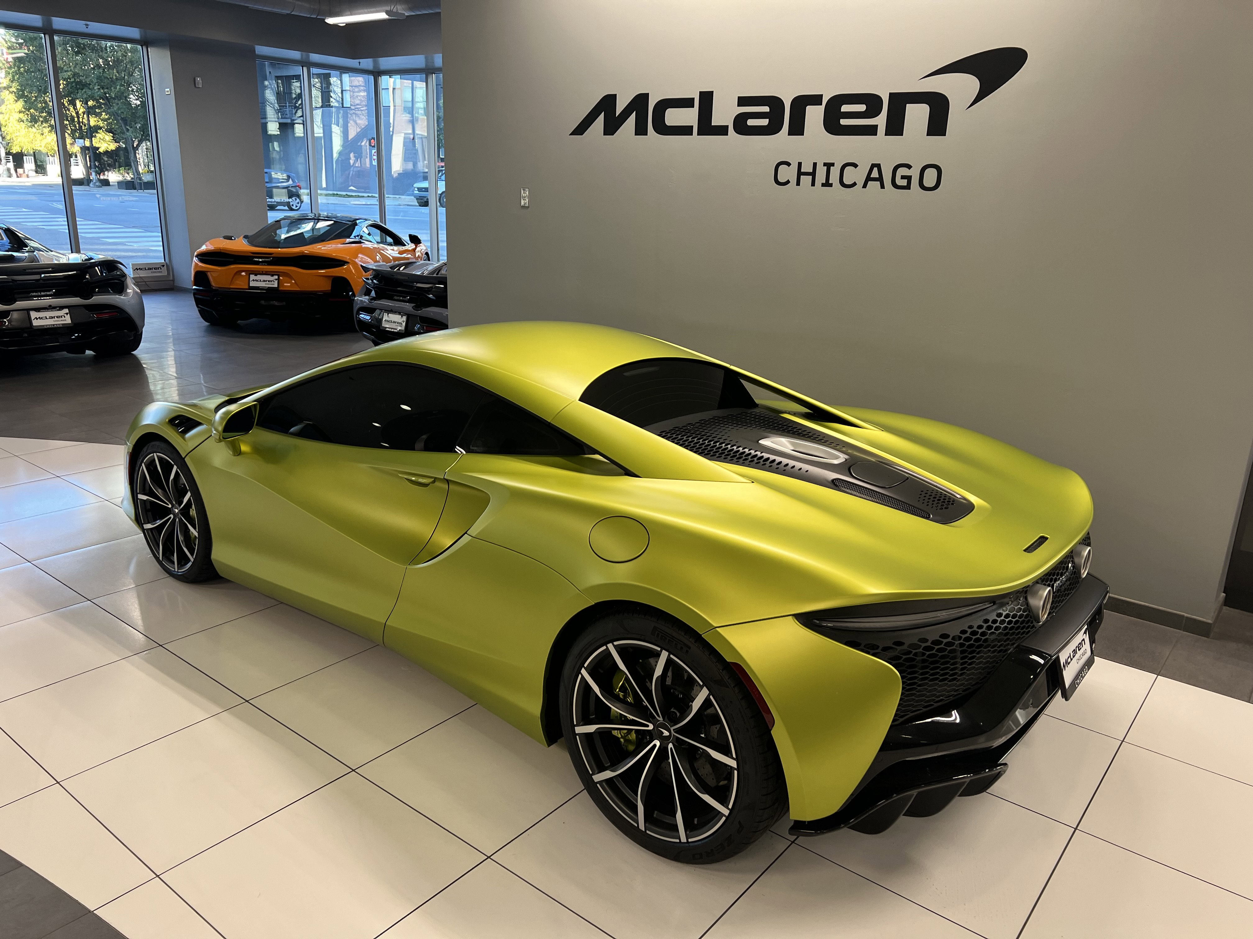 Used 2023 McLaren Artura image 5