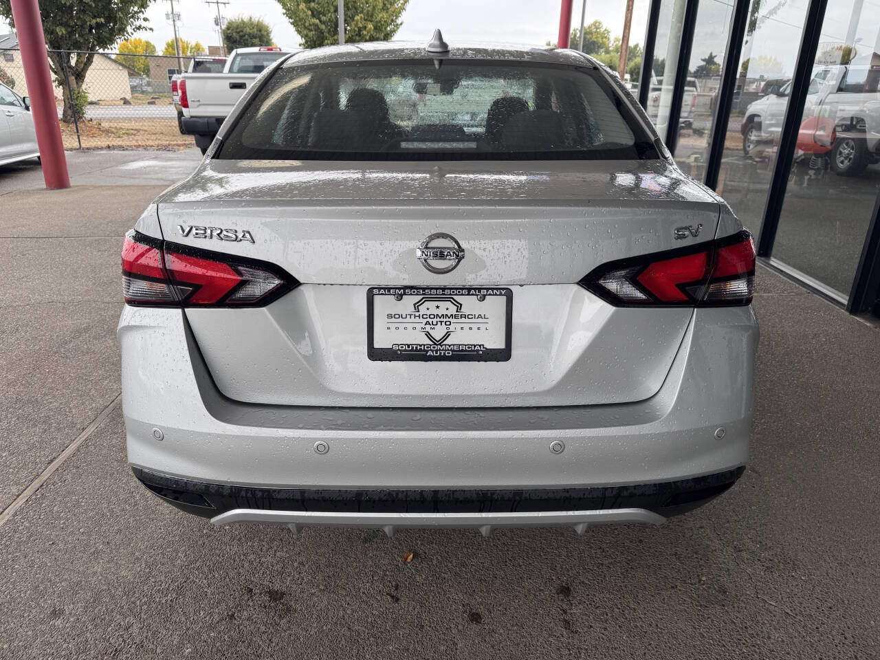 Used 2021 Nissan Versa SV image 4