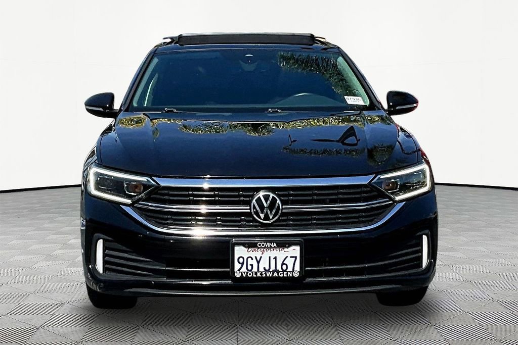 Used 2023 Volkswagen Jetta SEL FWD image 2