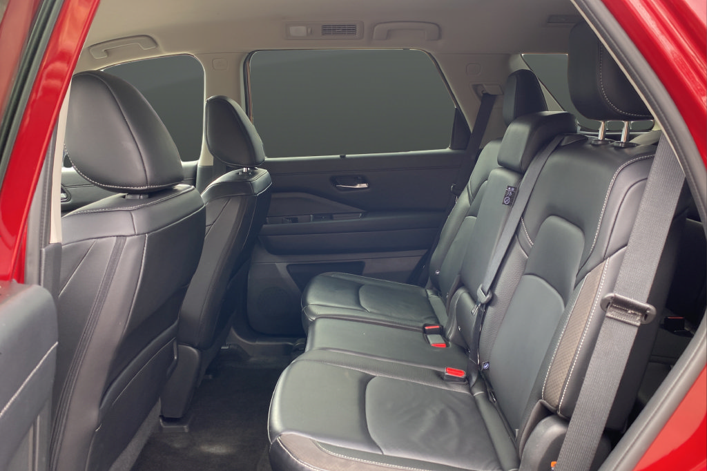 Used 2024 Nissan Pathfinder SL AWD/4WD image 23