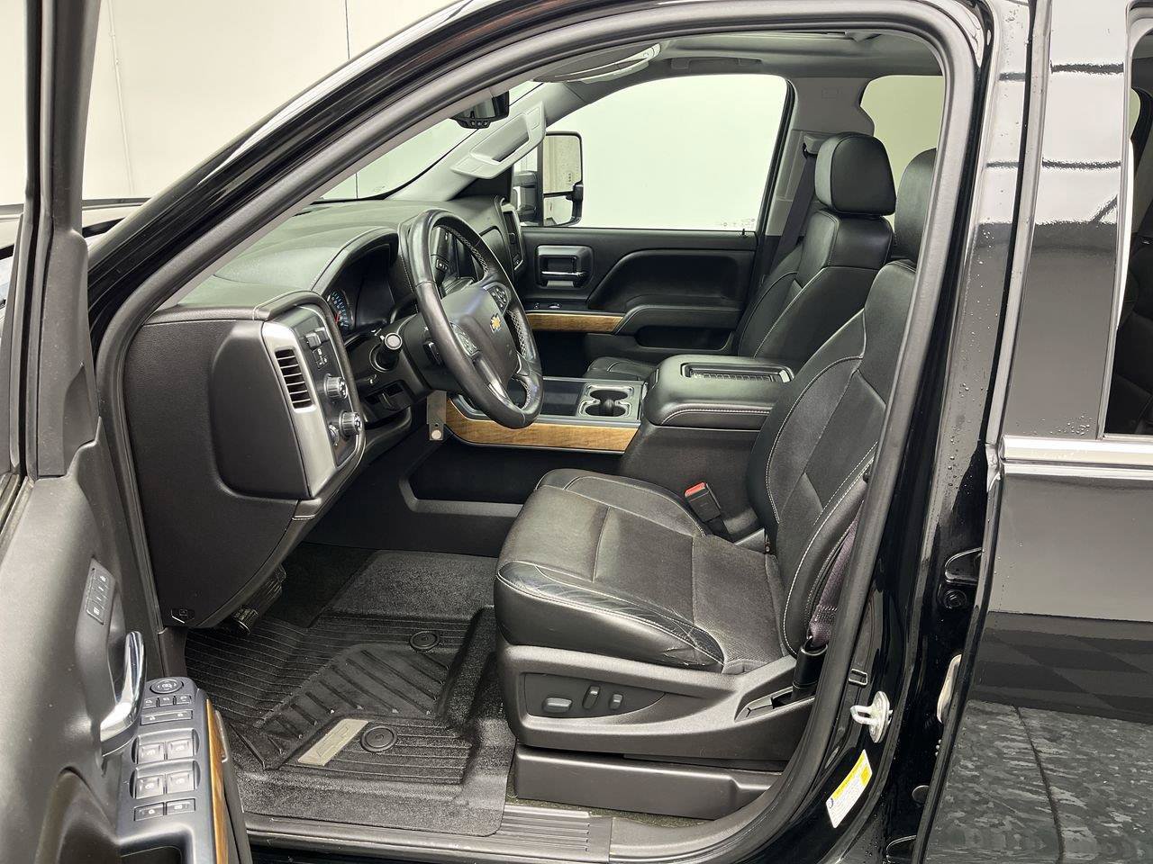 Used 2017 Chevrolet Silverado 1500 LTZ w/ LTZ Plus Package AWD/4WD image 3