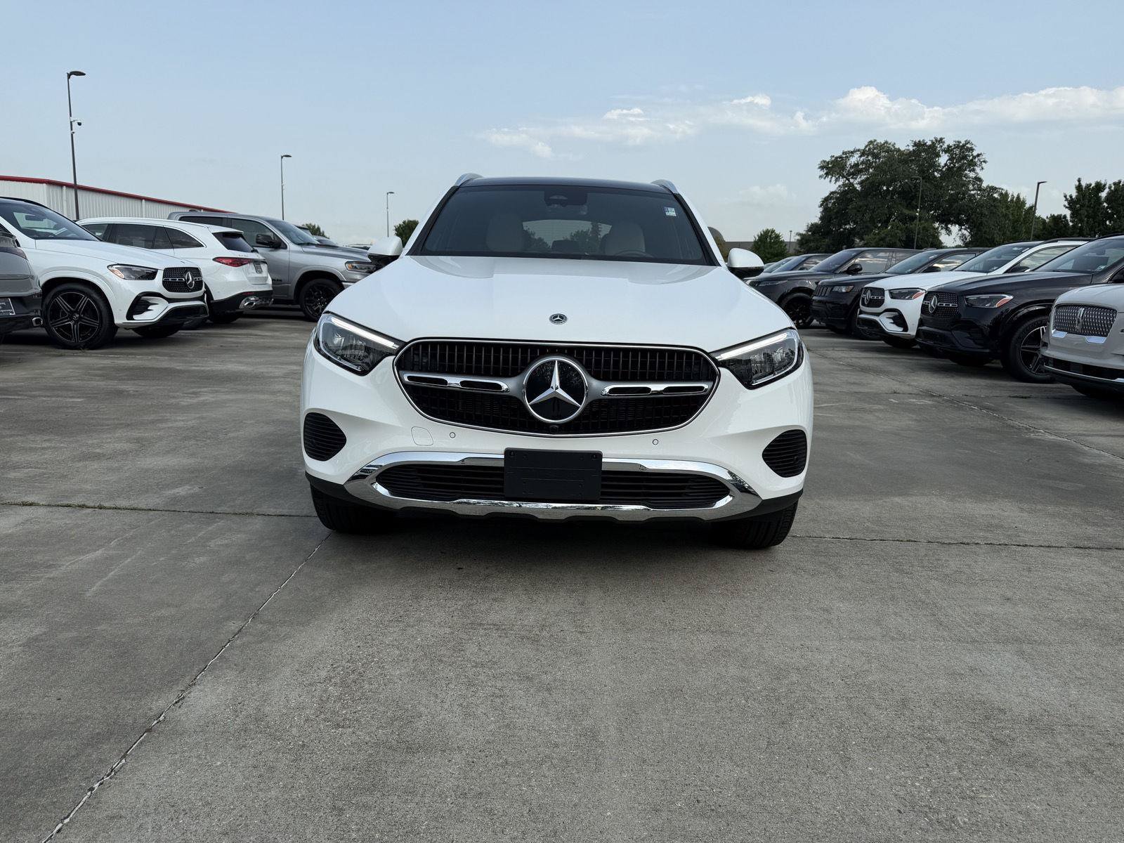 Used 2025 Mercedes-Benz GLC 300 4MATIC image 2