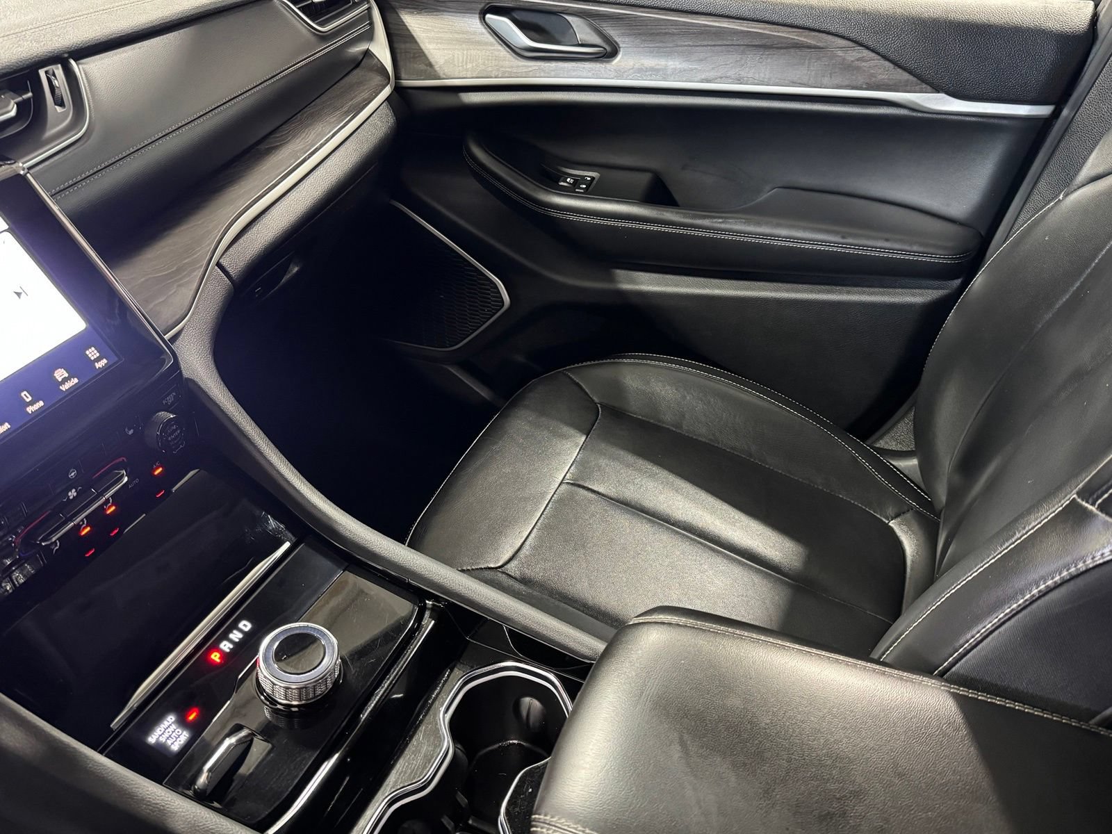 Used 2021 Jeep Grand Cherokee L Limited AWD/4WD image 17