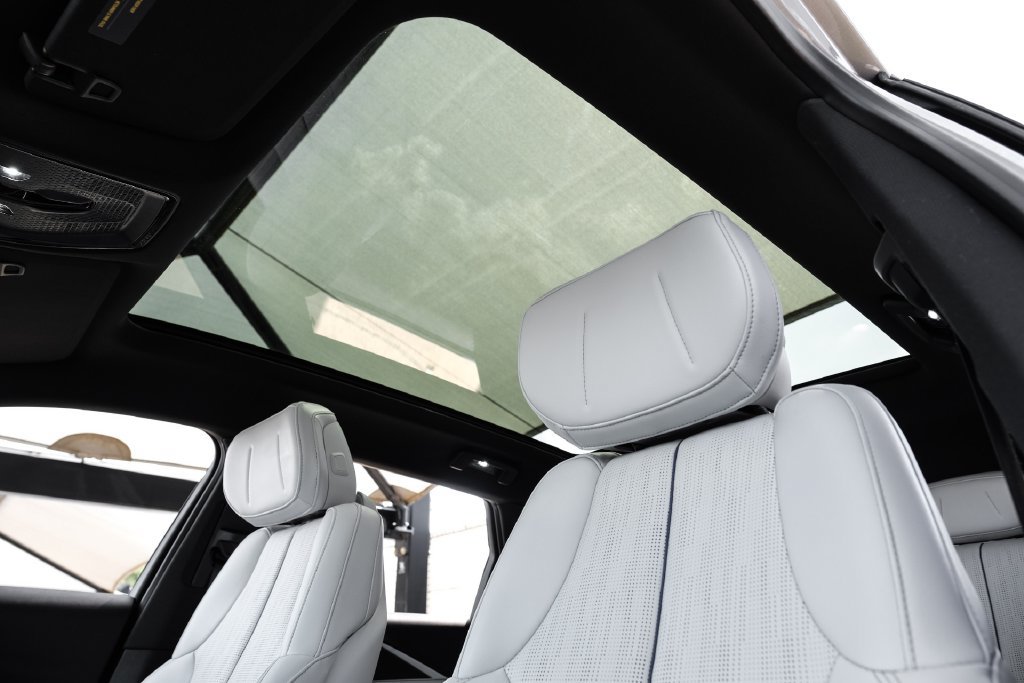Used 2024 Cadillac Lyriq Luxury w/ LPO, Floor Liner Package RWD image 4