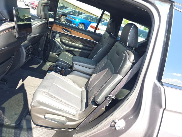 Used 2024 Jeep Grand Cherokee L Summit AWD/4WD image 30