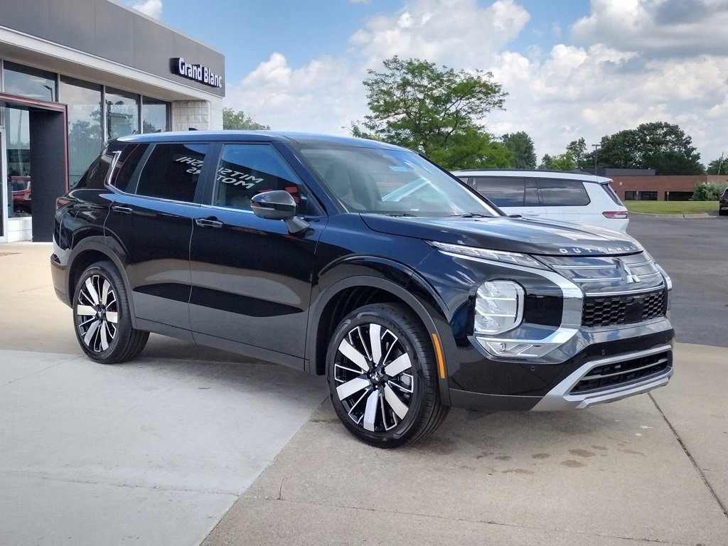 New 2025 Mitsubishi Outlander SE image 15