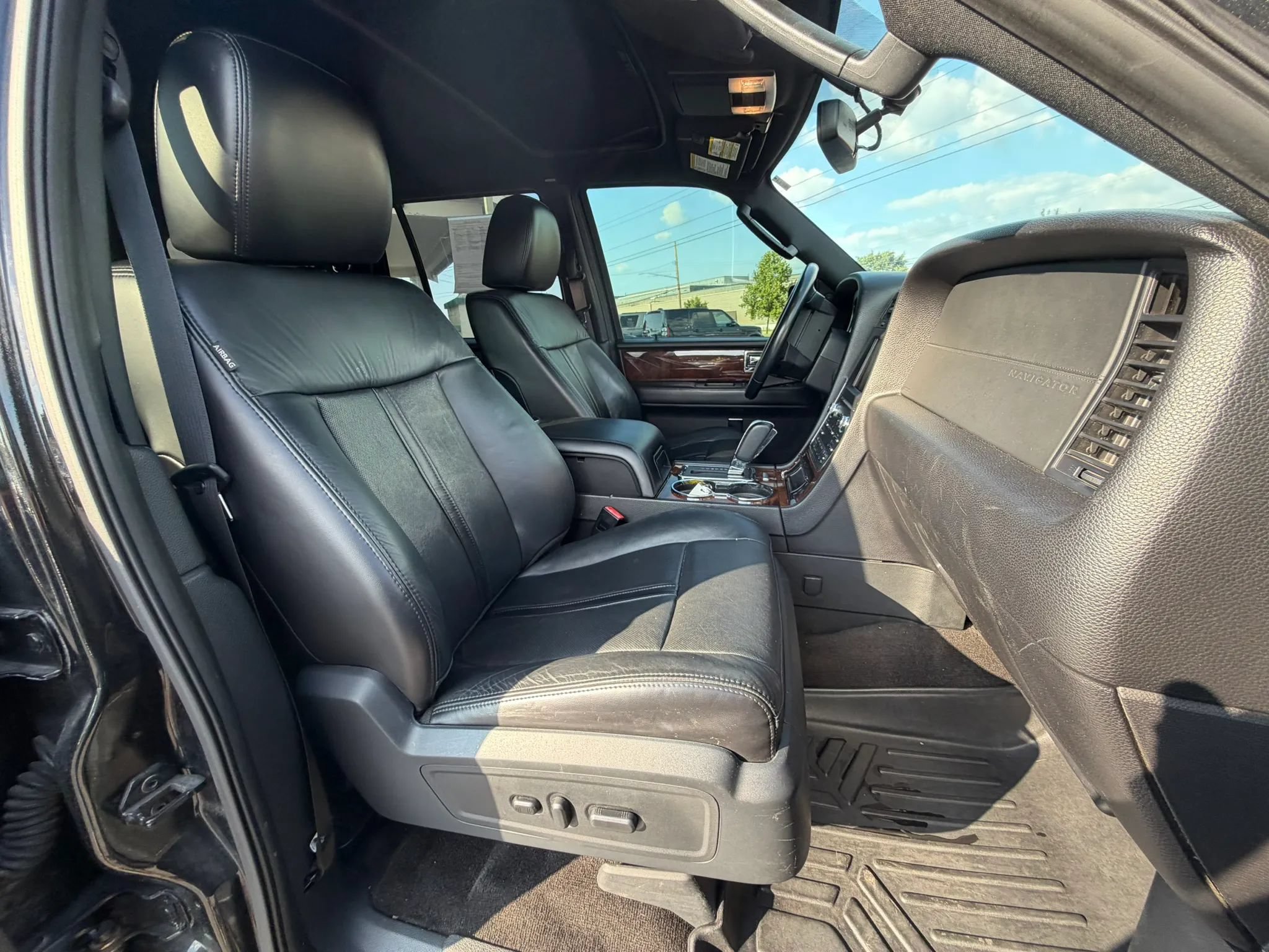 Used 2015 Lincoln Navigator 4WD image 27