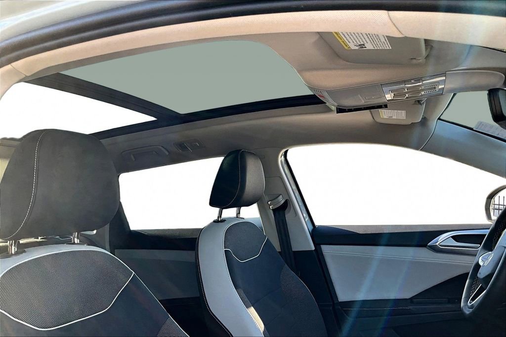 New 2026 Volkswagen Taos SE image 25