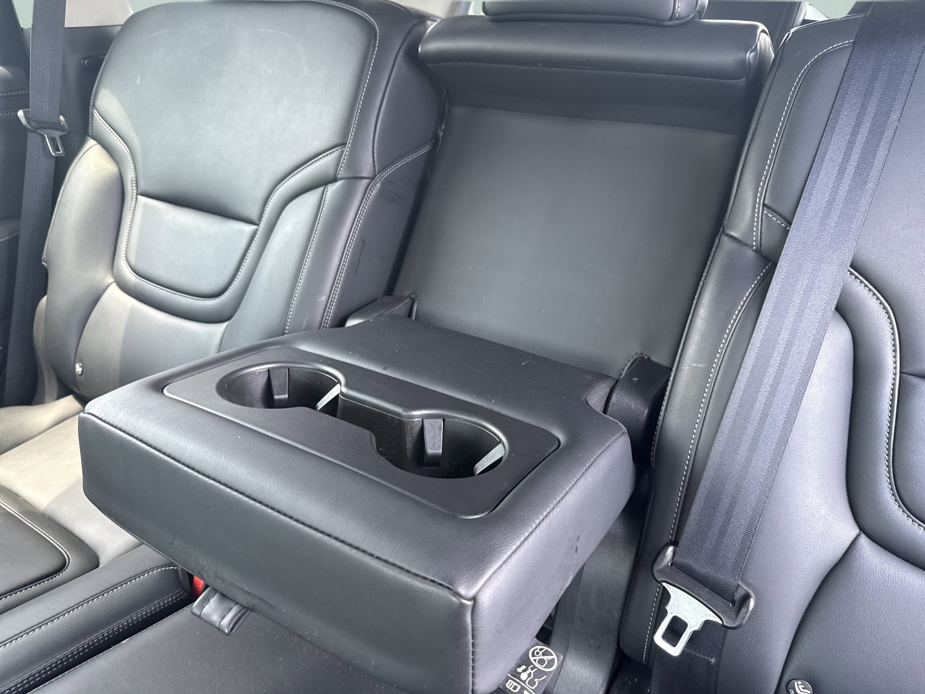 Used 2025 Nissan Armada SV AWD/4WD image 28