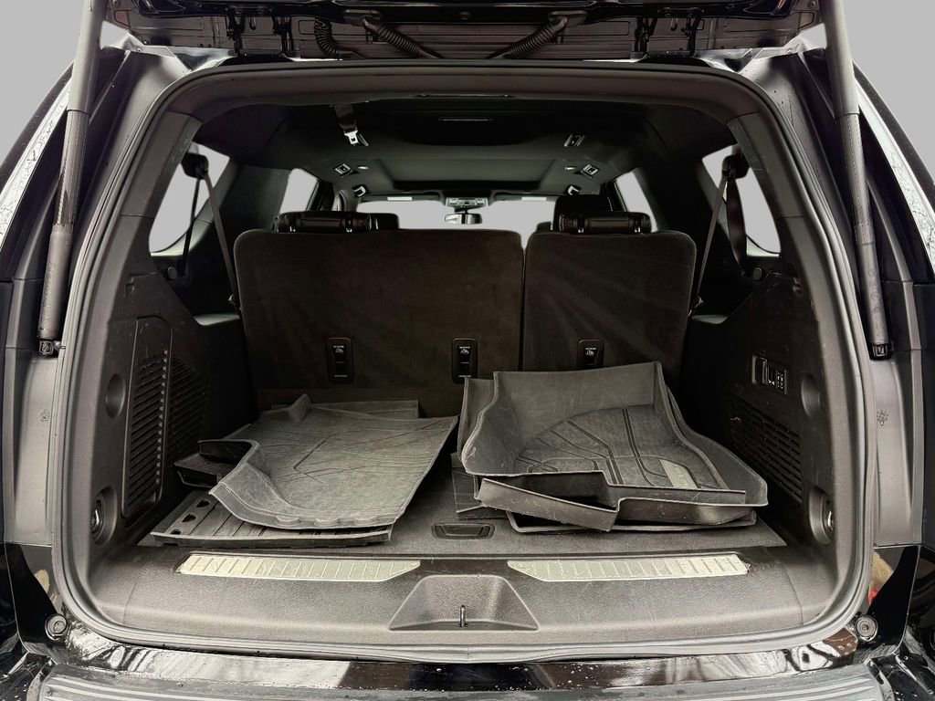 Used 2024 Chevrolet Suburban RST w/ Luxury Package image 18