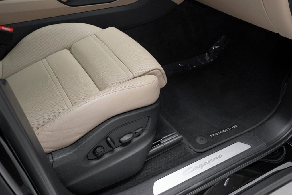 Used 2024 Porsche Cayenne Coupe image 40