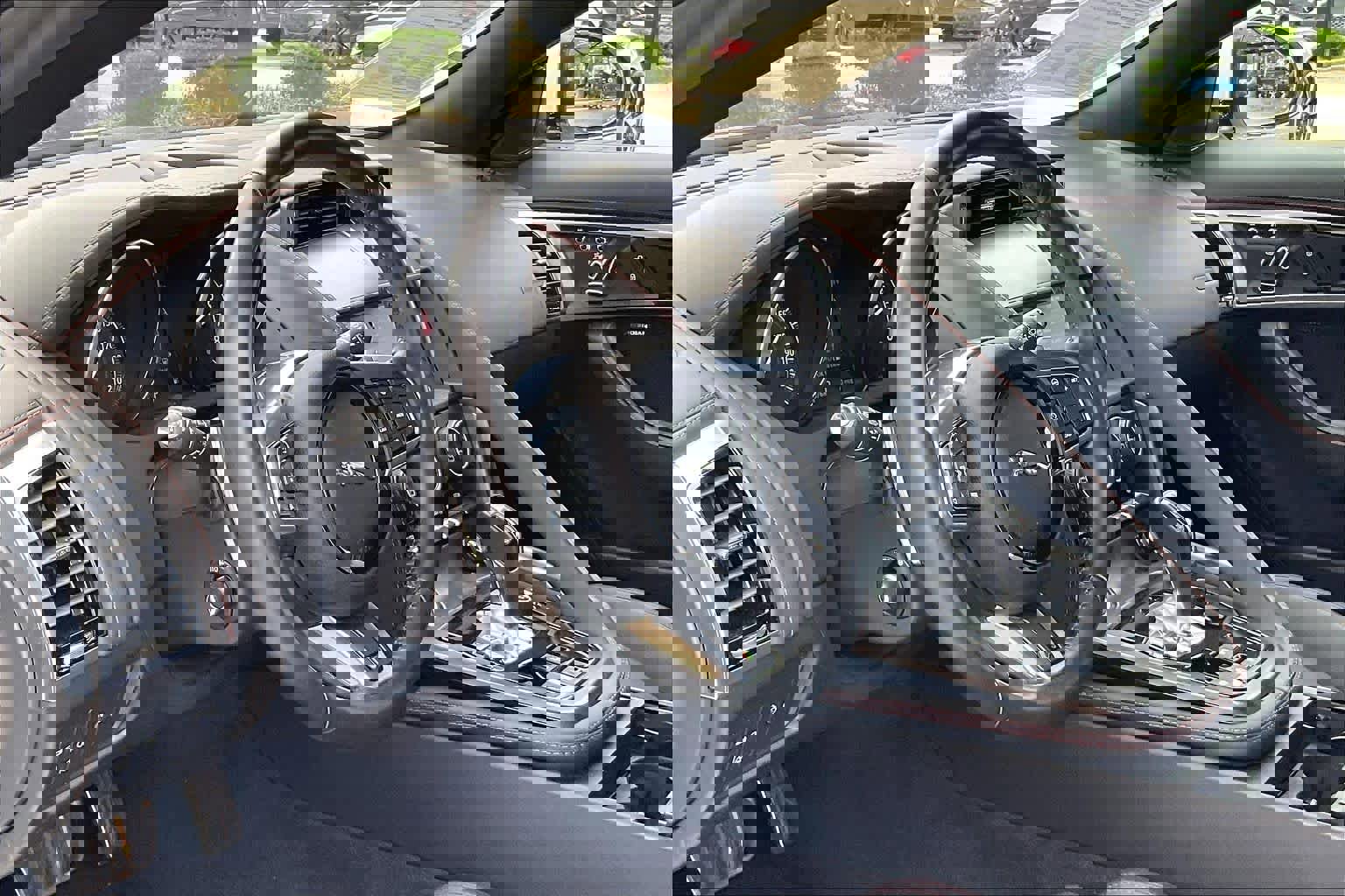 Used 2020 Jaguar F-TYPE R image 18