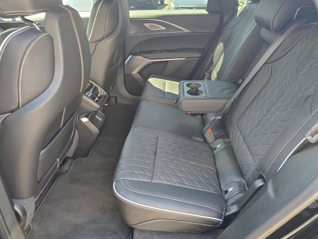 New 2026 Cadillac Lyriq V image 18