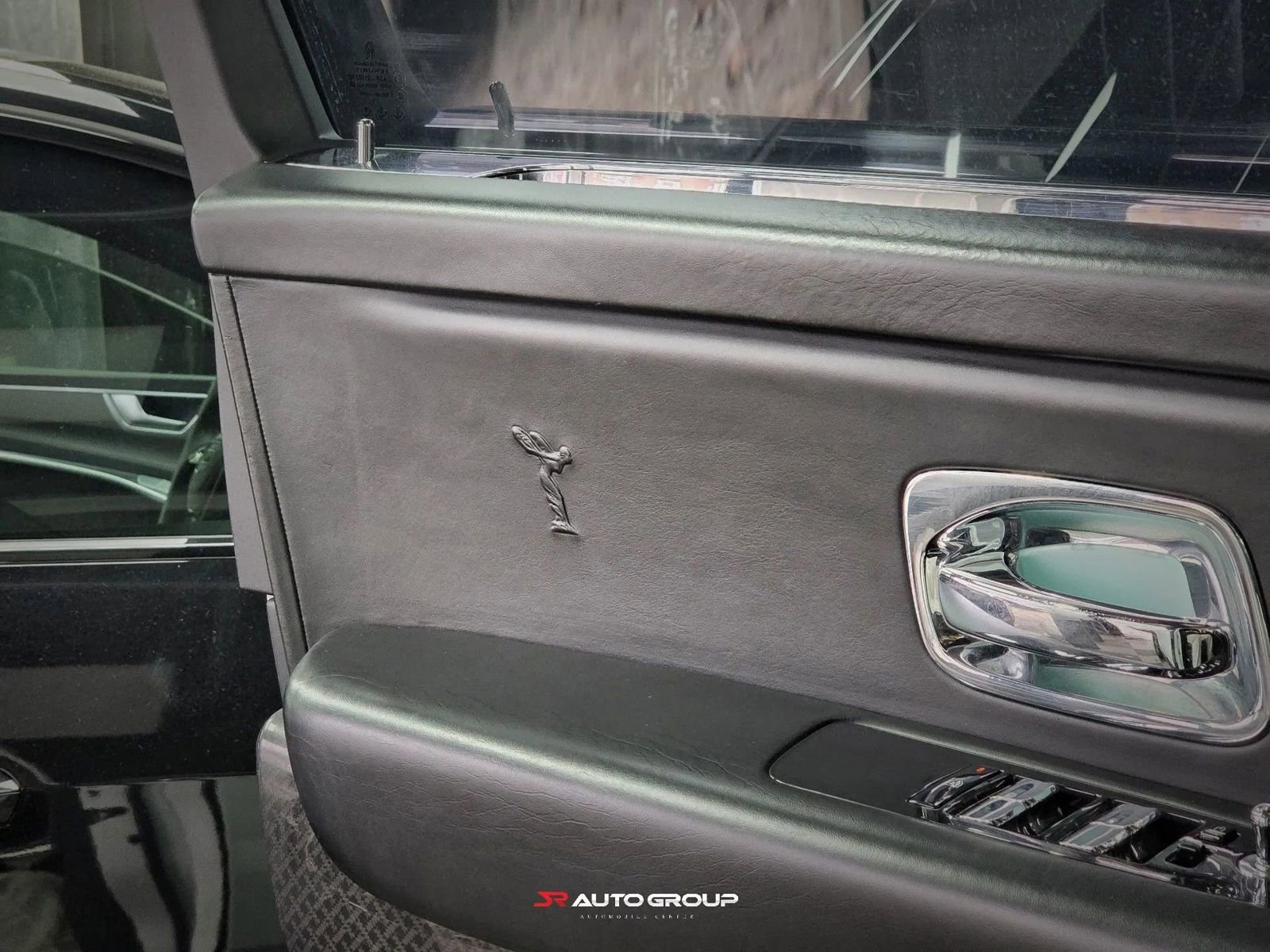 Used 2020 Rolls-Royce Cullinan Black Badge image 28