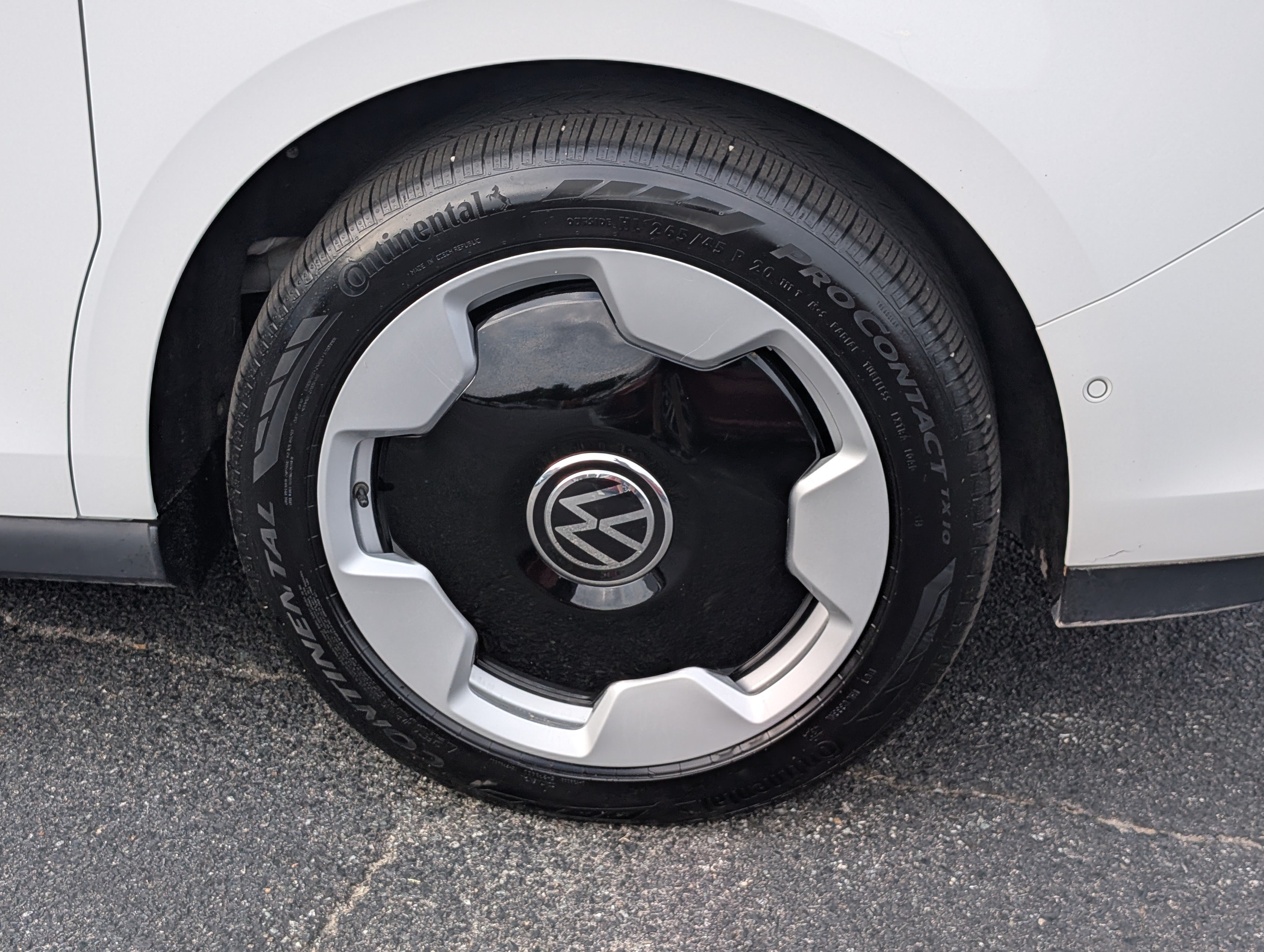 Used 2025 Volkswagen ID. Buzz Pro S Plus RWD image 9