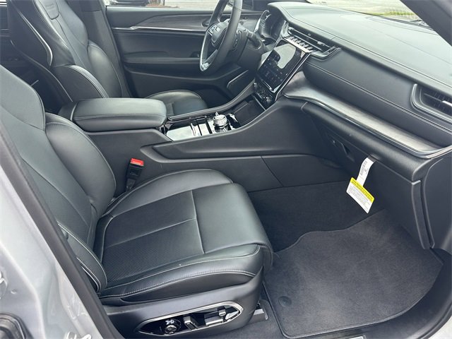 Used 2024 Jeep Grand Cherokee L Overland w/ Luxury Tech Group IV image 13