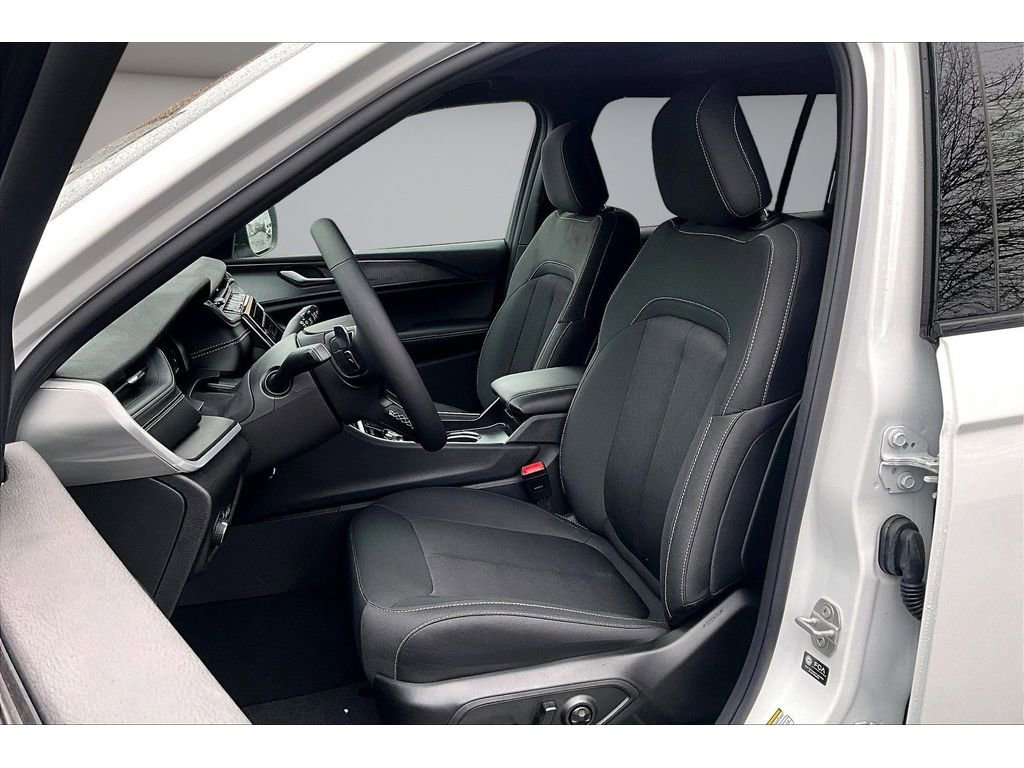 Used 2025 Jeep Grand Cherokee L Laredo w/ Luxury Tech Group I image 22