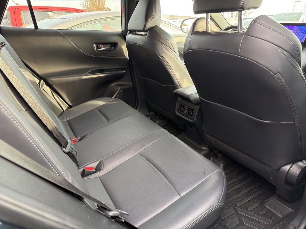 Used 2023 Toyota Venza XLE image 6