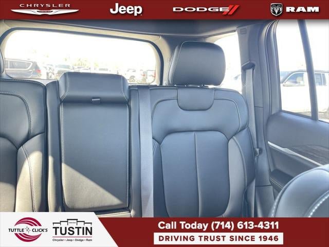 New 2027 Jeep Grand Cherokee Limited w/ Limited Altitude Package AWD/4WD image 40