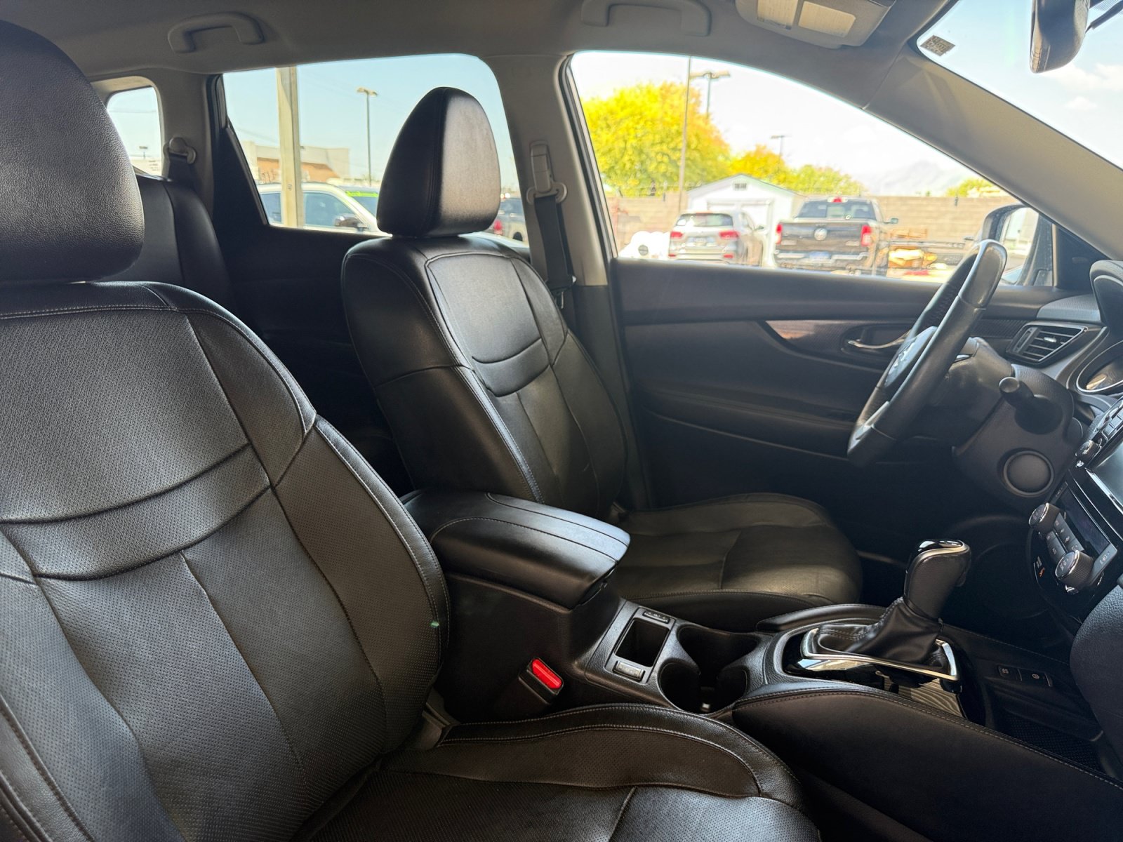 Used 2020 Nissan Rogue SL FWD image 31