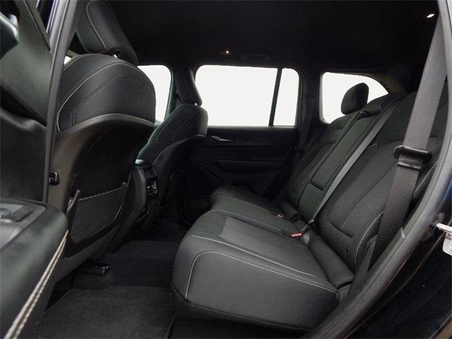Used 2025 Jeep Grand Cherokee Laredo image 12