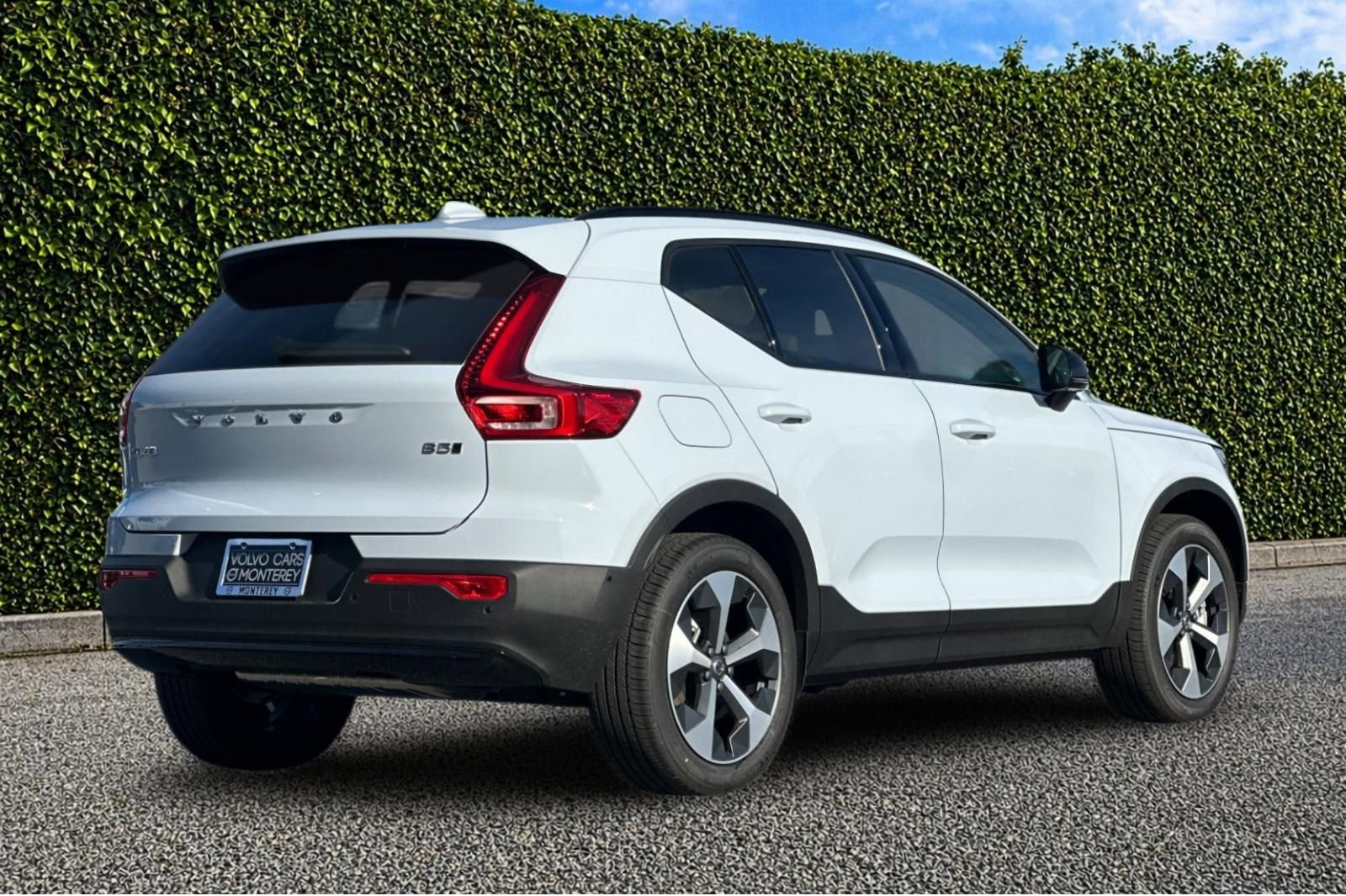 New 2026 Volvo XC40 B5 Plus w/ Protection Package Premier AWD/4WD image 6