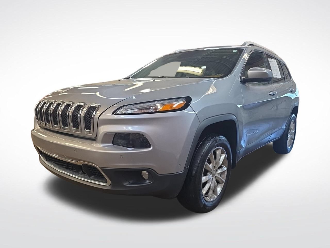Used 2015 Jeep Cherokee Limited w/ Luxury Group AWD/4WD image 3
