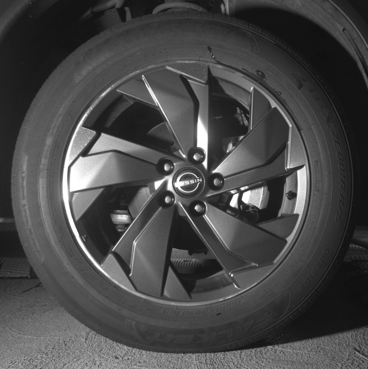 Used 2025 Nissan Rogue SV image 13