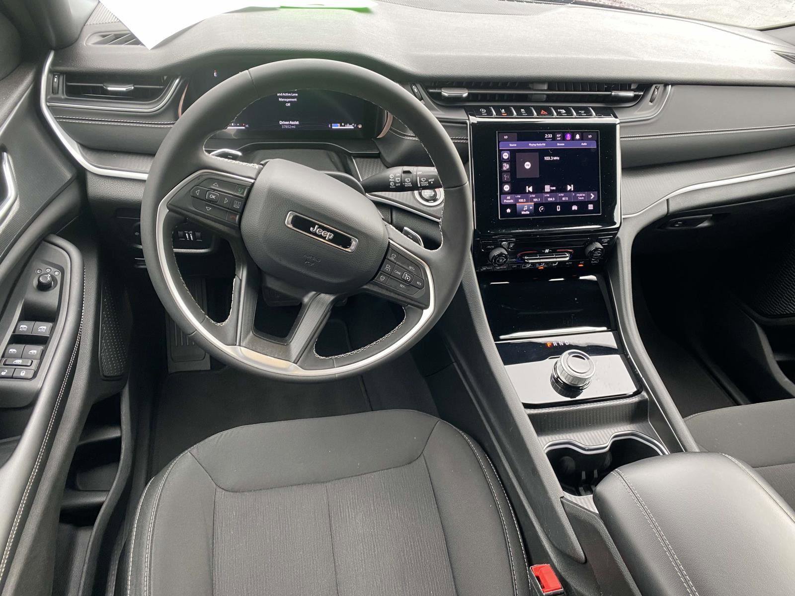 Certified 2024 Jeep Grand Cherokee Laredo X image 18