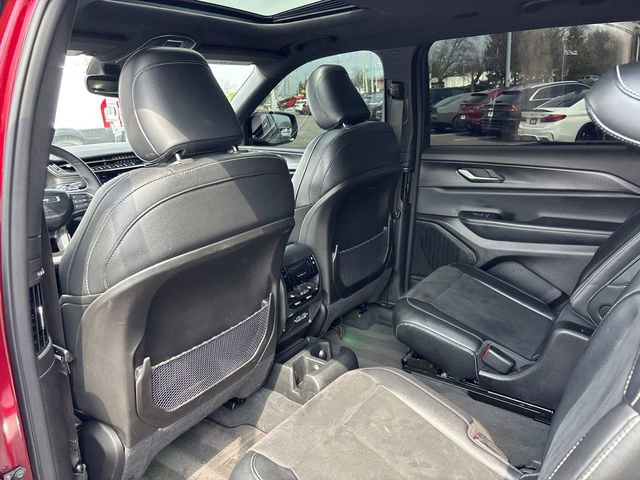 Used 2024 Jeep Grand Cherokee L Altitude AWD/4WD image 9