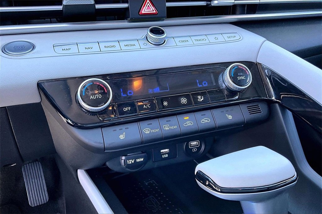 Used 2022 Hyundai Elantra Limited image 16